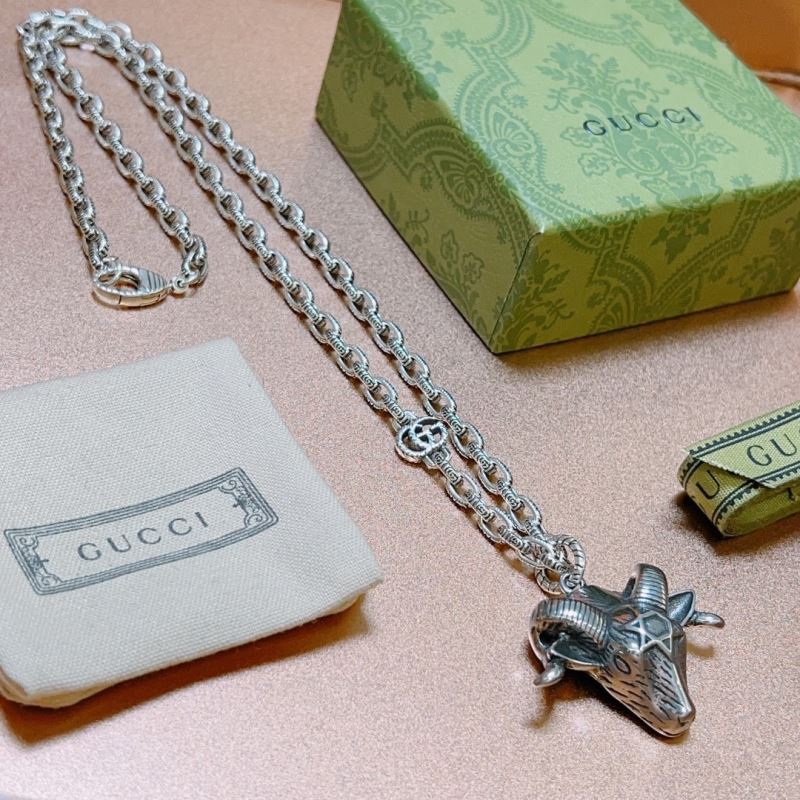 G*u*i necklaces